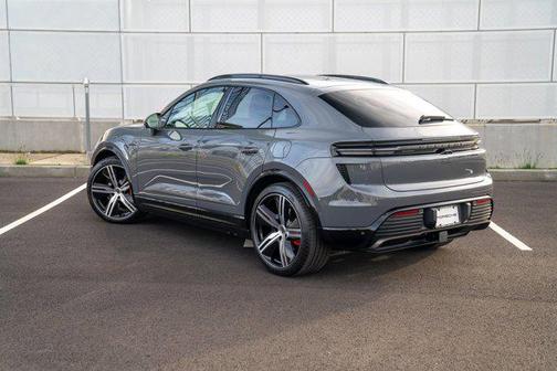 2025 Porsche Macan Turbo