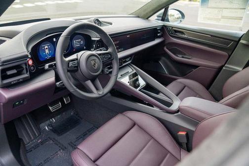 2025 Porsche Macan Turbo