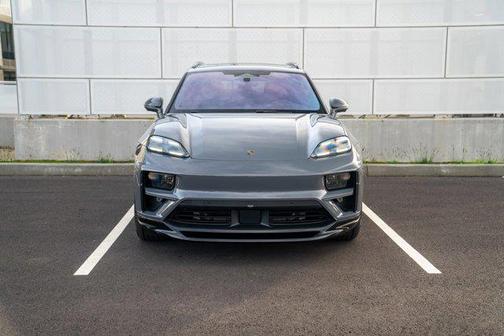 2025 Porsche Macan Turbo