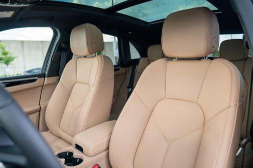 Copper Ruby Metallic 2026 Porsche Macan Macan