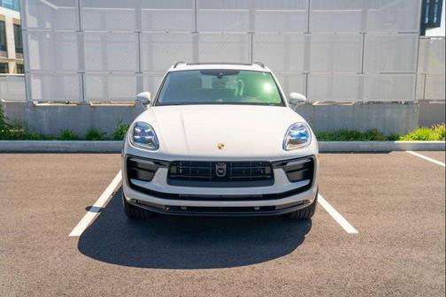 Chalk 2026 Porsche Macan Macan