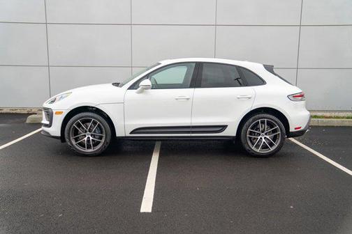 2025 Porsche Macan AWD