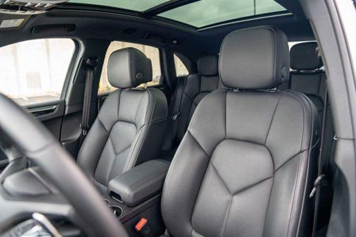 2025 Porsche Macan AWD