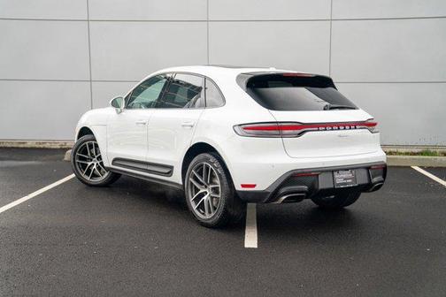 2025 Porsche Macan AWD