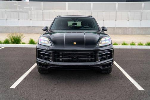 Chromite Black Metallic 2025 Porsche Cayenne Cayenne