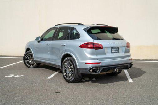 2017 Porsche Cayenne Platinum Edition
