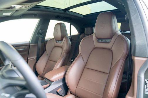 2025 Porsche Macan Turbo