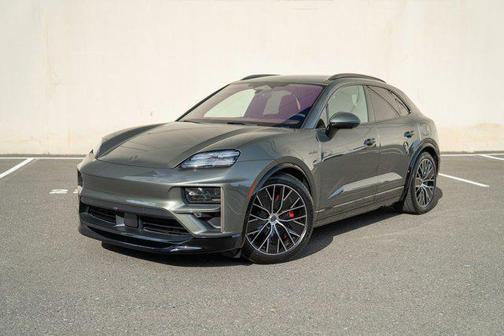 2025 Porsche Macan Turbo