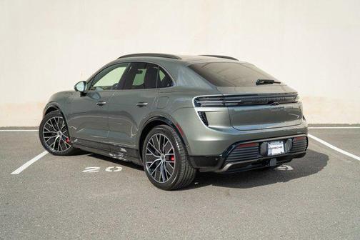 2025 Porsche Macan Turbo