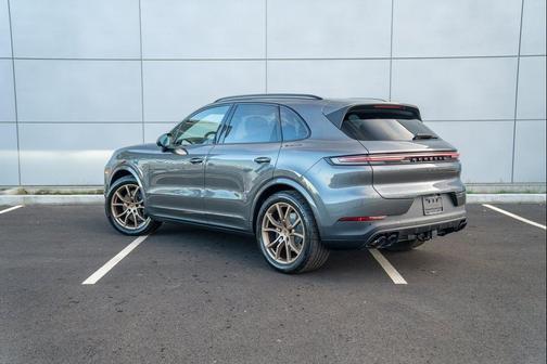 Quartzite Grey Metallic 2026 Porsche Cayenne Cayenne