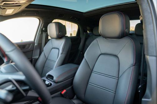 Carrara White Metallic 2026 Porsche Cayenne GTS