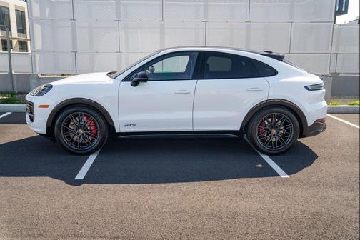 Carrara White Metallic 2026 Porsche Cayenne GTS