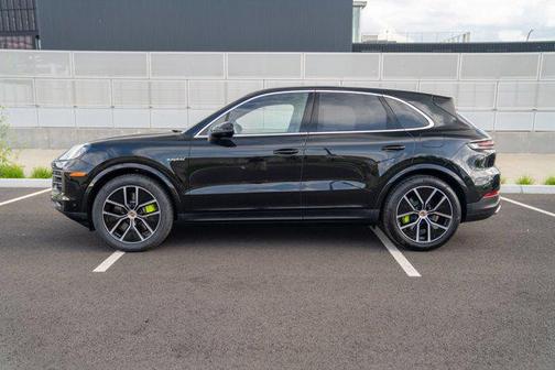Chromite Black Metallic 2025 Porsche Cayenne Cayenne E-Hybrid