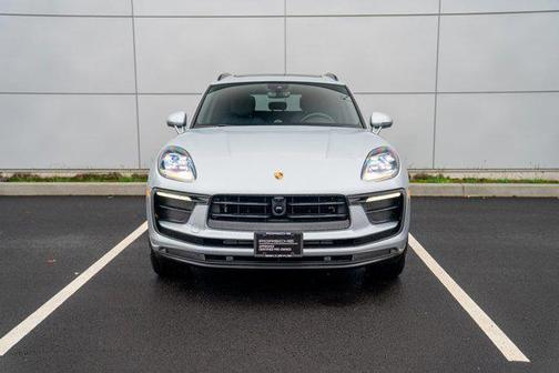 2025 Porsche Macan AWD