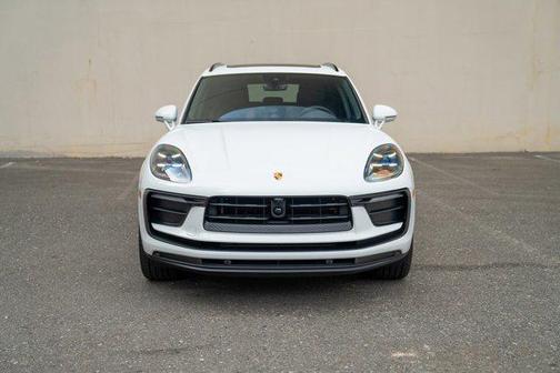 2025 Porsche Macan AWD