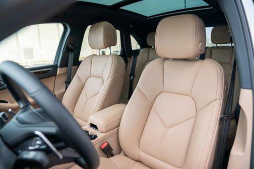 2026 Porsche Macan AWD