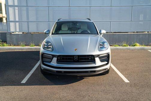Dolomite Silver Metallic 2026 Porsche Macan Macan