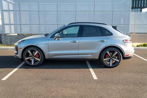 Dolomite Silver Metallic 2026 Porsche Macan Macan