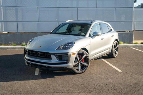 Dolomite Silver Metallic 2026 Porsche Macan Macan