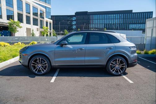 Vanadium Grey Metallic 2026 Porsche Cayenne Cayenne