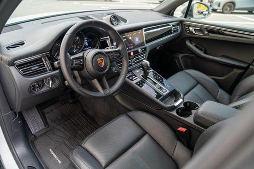 2025 Porsche Macan AWD