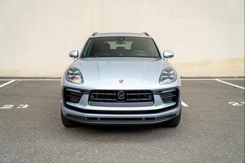 Dolomite Silver Metallic 2026 Porsche Macan T