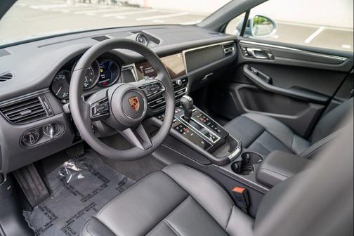 Dolomite Silver Metallic 2026 Porsche Macan T
