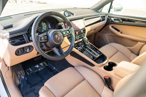2025 Porsche Macan AWD