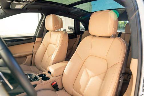 2025 Porsche Macan AWD