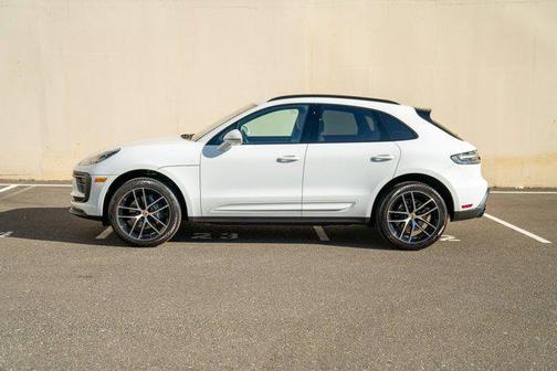 2025 Porsche Macan AWD