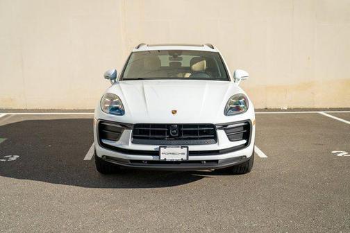 2025 Porsche Macan AWD