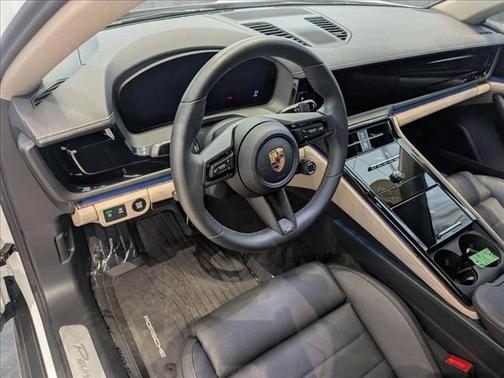 2024 Porsche Panamera 4