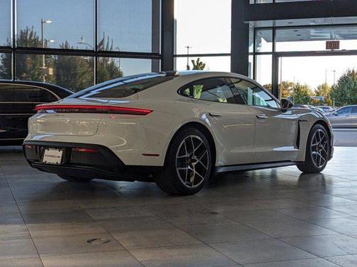 2025 Porsche Taycan RWD