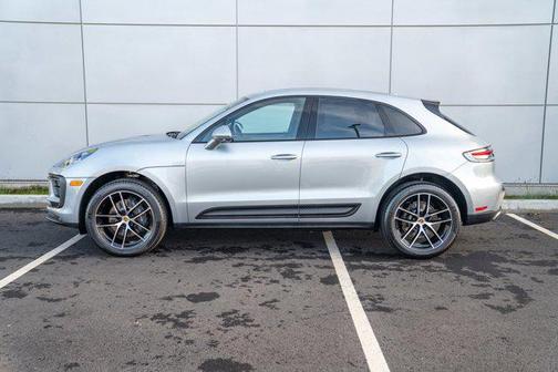 Dolomite Silver Metallic 2026 Porsche Macan Macan