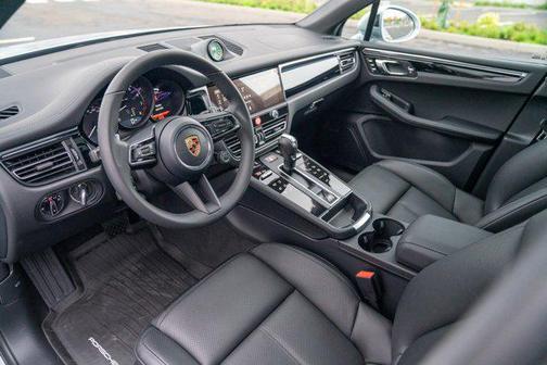 2026 Porsche Macan AWD