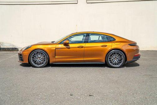 2025 Porsche Panamera 4