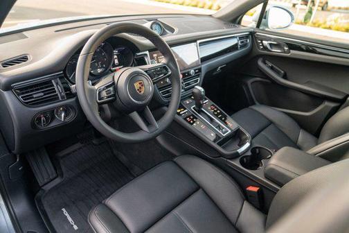 2026 Porsche Macan AWD