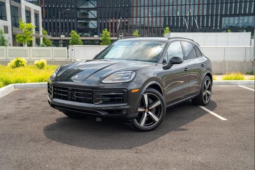 Chromite Black Metallic 2026 Porsche Cayenne Cayenne