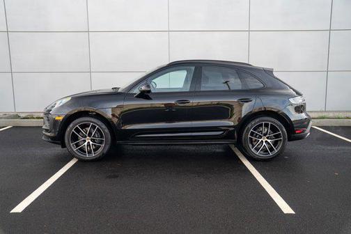 2025 Porsche Macan AWD