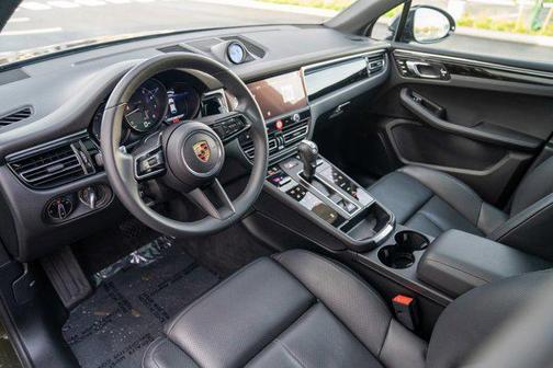 2025 Porsche Macan AWD