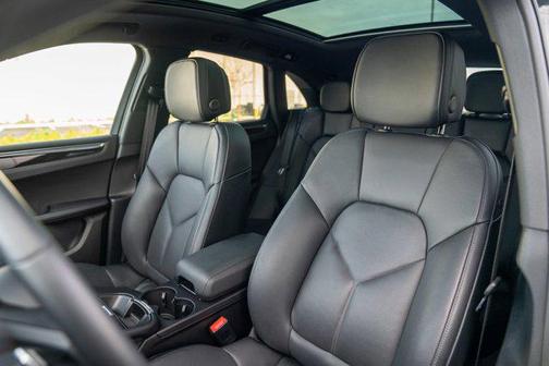2025 Porsche Macan AWD