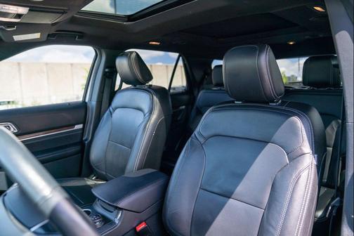 White Platinum Metallic Tri-Coat 2018 Ford Explorer Limited