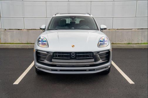 Dolomite Silver Metallic 2026 Porsche Macan T