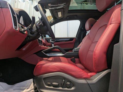 2023 Porsche Cayenne Turbo