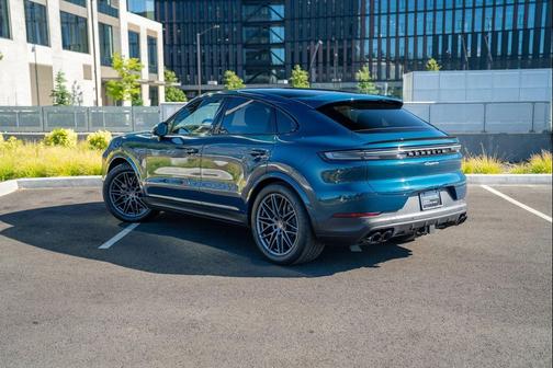 Montego Blue Metallic 2026 Porsche Cayenne Cayenne