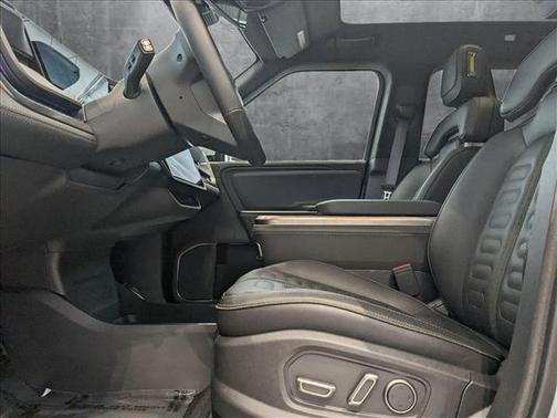 2025 Rivian R1S Adventure