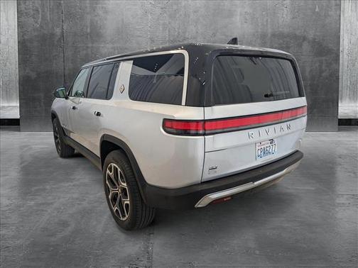 2025 Rivian R1S Adventure