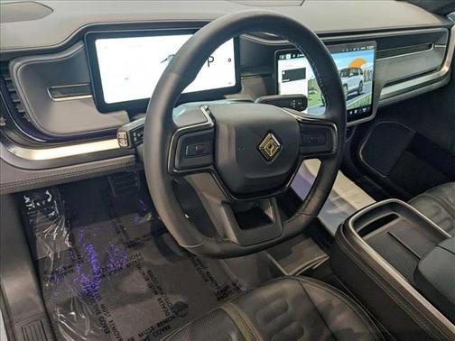 2025 Rivian R1S Adventure