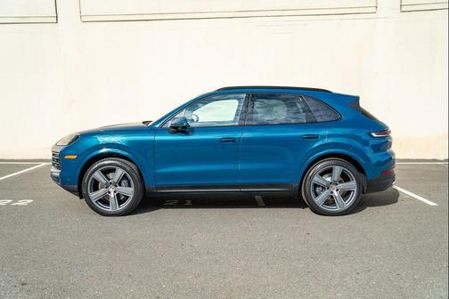 Montego Blue Metallic 2026 Porsche Cayenne Cayenne