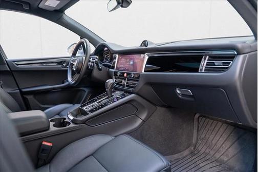 2025 Porsche Macan AWD